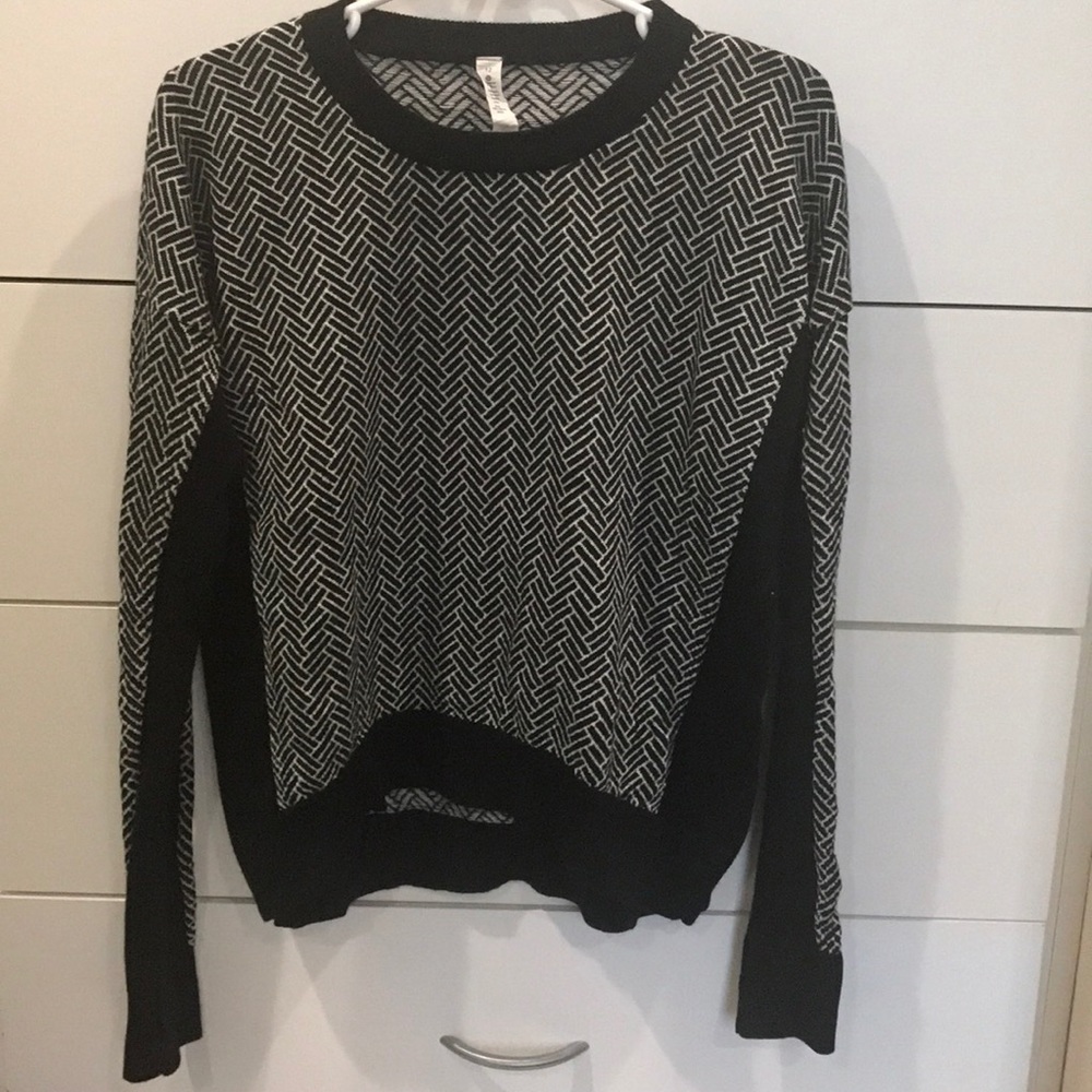 Lululemon Pull-over sweater